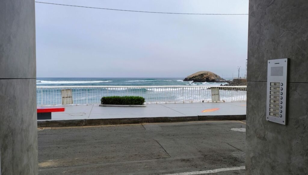 Departamento en venta en Playa Negra Punta Hermosa frente al mar WEB